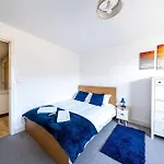Chic Lakeside Apartment W Free Parking Near Excel
