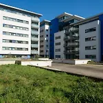 Chic Lakeside Apartment W Free Parking Near Excel