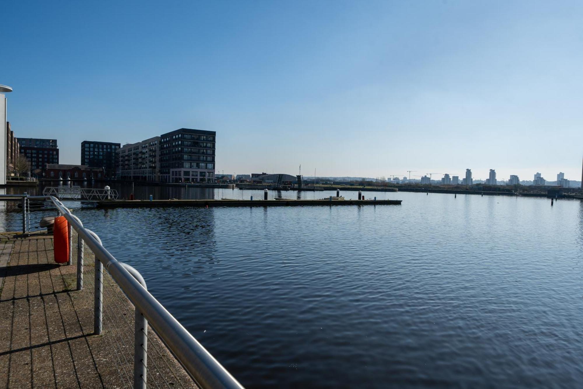 Chic Lakeside W Free Parking Near Excel Appartement *