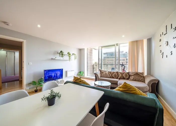 Chic Lakeside Apartment W Free Parking Near Excel
