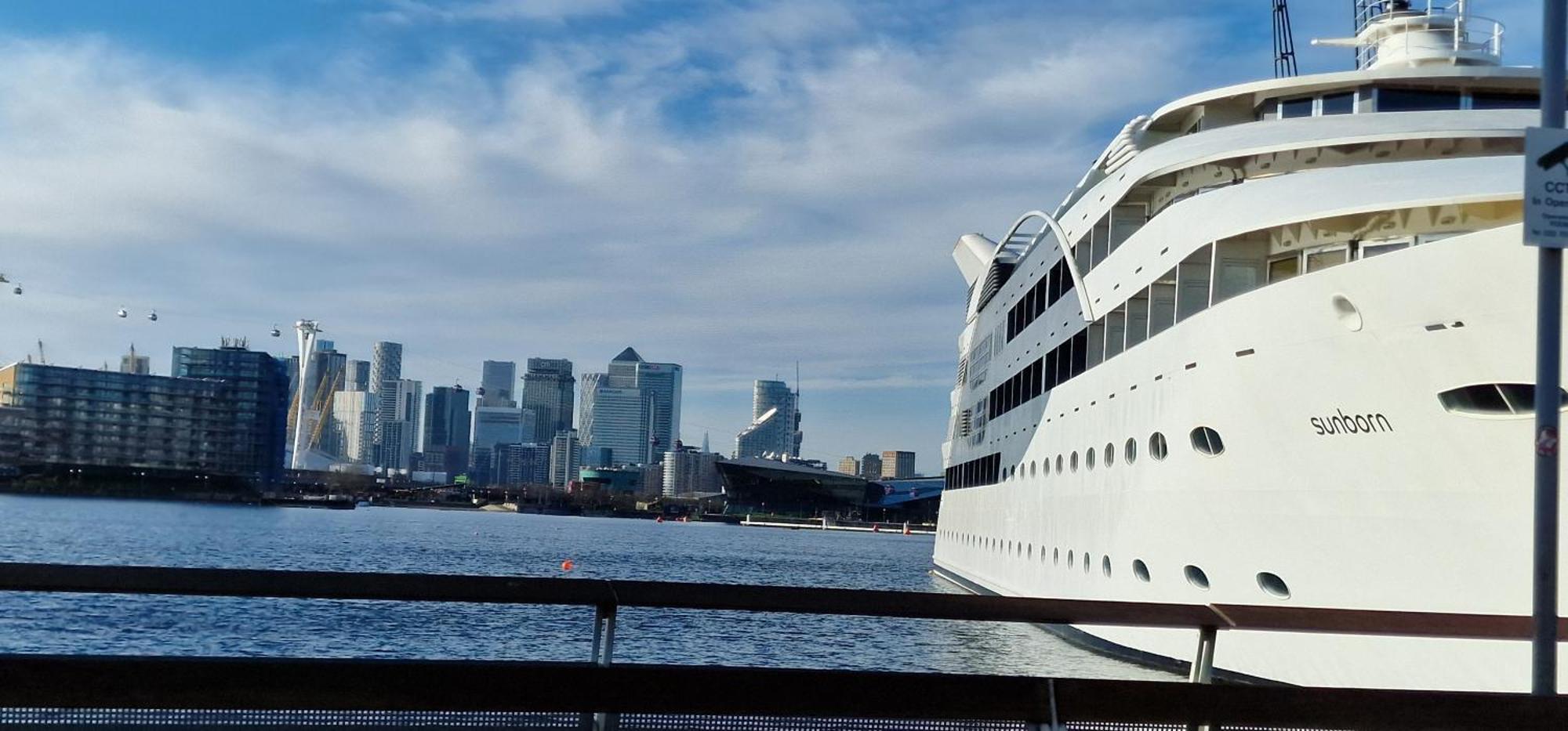 Chic Lakeside W Free Parking Near Excel London